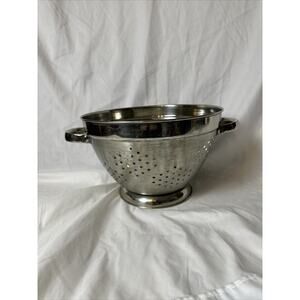 STAINLESS STEEL 18/10 - HEAVY DUTY - 5 Qt. 10" COLANDER WITH HANDLES & BASE